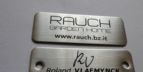 廠家供應(yīng)【蝕刻金屬標(biāo)牌】不銹鋼家私銘板 腐蝕銘牌家具門業(yè)logo,